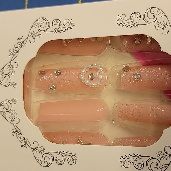 Pack of 2 Manicure Rhinestone Charms Designs False Nails - Picture 3 of 3